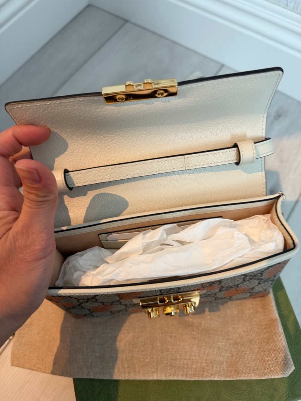 Gucci Beige GG Supreme Strawberry Print Leather Shoulder Bag - Picture 5 of 6